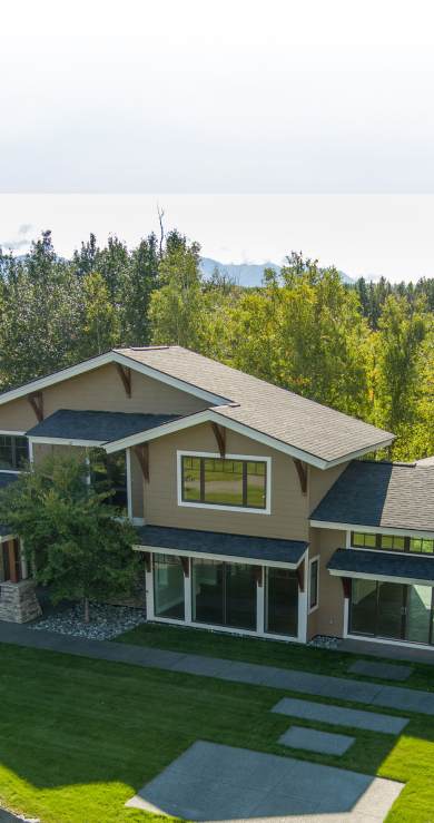 Lakeside retreat beneath mountain in Palmer Alaska