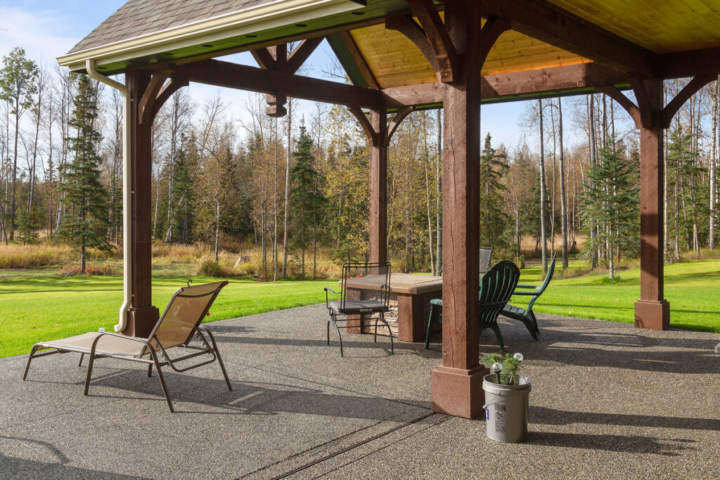 Built-in porch with firepit