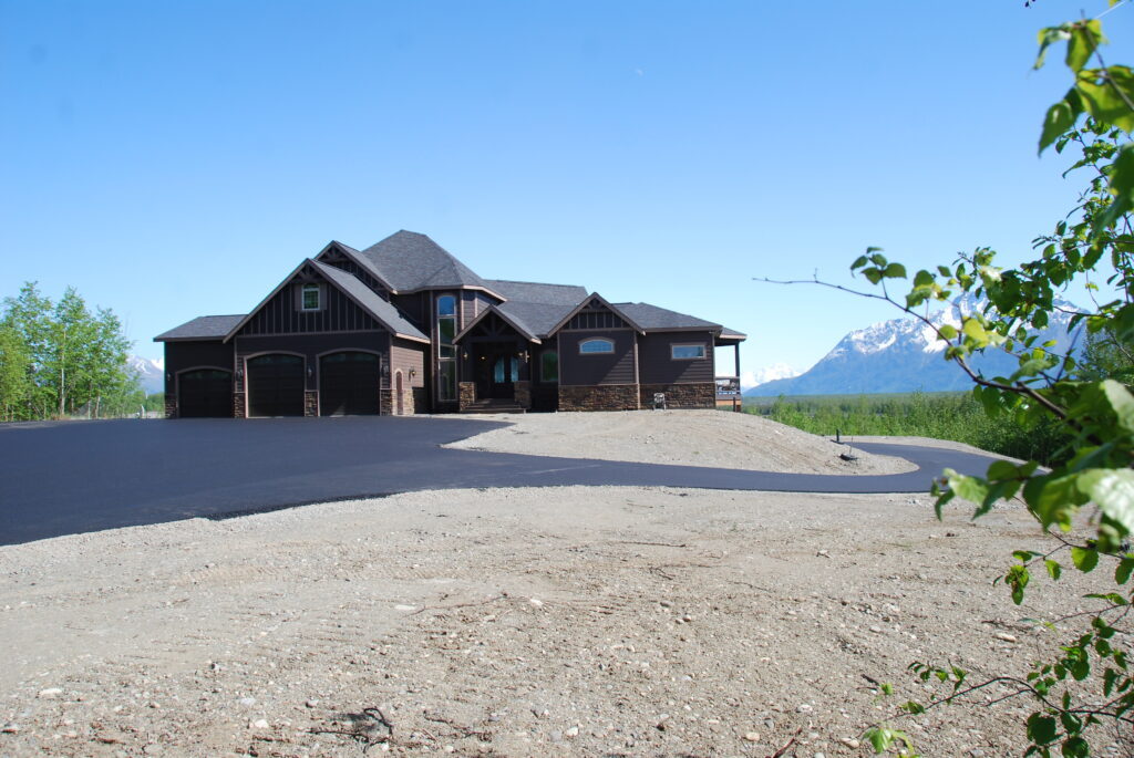 Bluff lot custom home with beautiful mountain views