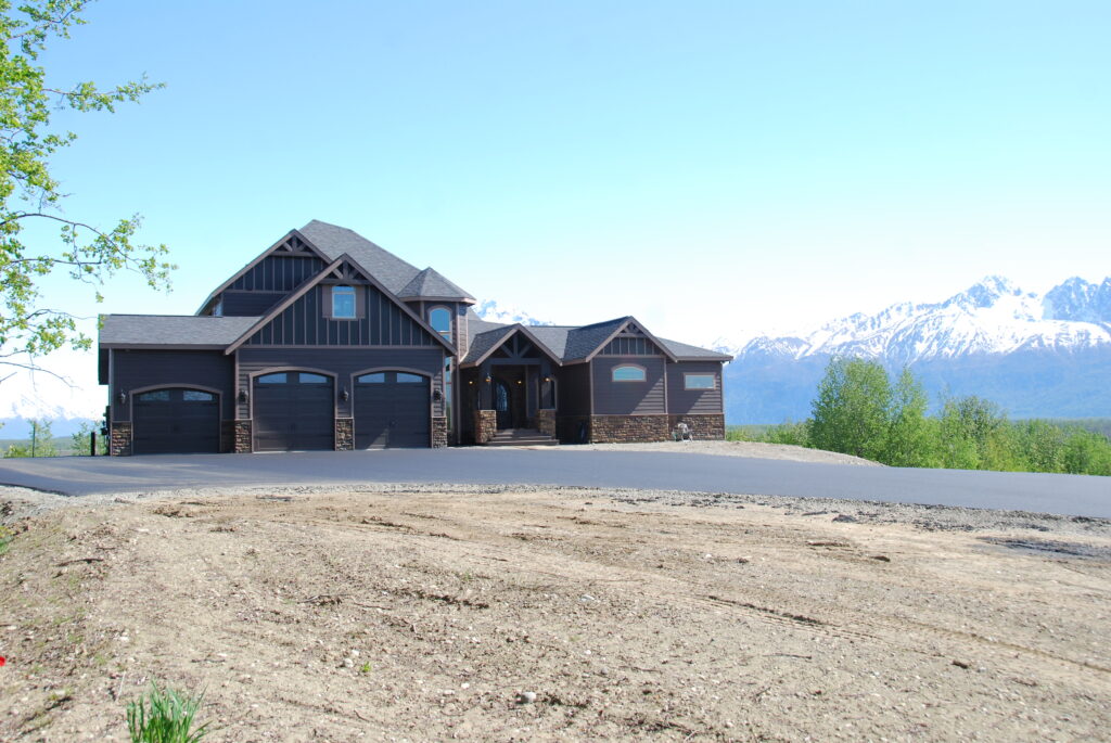 Bluff lot custom home with beautiful mountain views